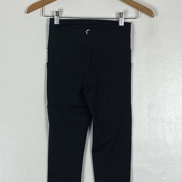 ZYIA Pants & Jumpsuits Zyia Black Pocket Brilliant Hi Rise Crop